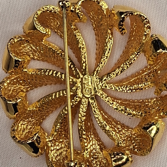 Anne Klein AK Signed Gold Toned Round Circular Ribbon Brooch Sun Burst Swirl - Picture 7 of 9